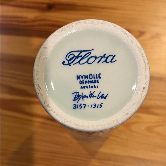 Bjorn Wiinblad Blue and White “Flora”Ceramic Vase - Picture 6 of 8